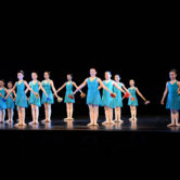 CHÓROS - SAGGIO FINALE


"TRITTICO"

"Le Quattro Stagioni"

"Incursioni Contemporanee"

Suite da "Lo Schiaccianoci"


Dance School:
Chóros

Teachers:
Marcella Azzali • Direzione Artistica, Danza Classica
Laura Merli • Propedeutica, Danza Classica
Alessandro Calvani • Repertorio, Passo a Due
Brenno Simonetti • Danza di Carattere
Andrea Colli • Danza Contemporanea
Camilla Peretti • Danza Contemporanea

Staff:
Erminio Cella • Pianoforte
Helge Diekmann • Amministrazione
Anna Scauro Segreteria


Location:
Teatro Comunale Carlo Rossi
Piazza del Popolo, 15
26841 Casalpusterlengo (LO)