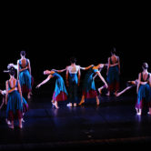 CHÓROS - SAGGIO FINALE


"TRITTICO"

"Le Quattro Stagioni"

"Incursioni Contemporanee"

Suite da "Lo Schiaccianoci"


Dance School:
Chóros

Teachers:
Marcella Azzali • Direzione Artistica, Danza Classica
Laura Merli • Propedeutica, Danza Classica
Alessandro Calvani • Repertorio, Passo a Due
Brenno Simonetti • Danza di Carattere
Andrea Colli • Danza Contemporanea
Camilla Peretti • Danza Contemporanea

Staff:
Erminio Cella • Pianoforte
Helge Diekmann • Amministrazione
Anna Scauro Segreteria


Location:
Teatro Comunale Carlo Rossi
Piazza del Popolo, 15
26841 Casalpusterlengo (LO)