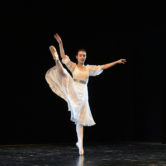 CHÓROS - SAGGIO FINALE


"TRITTICO"

"Le Quattro Stagioni"

"Incursioni Contemporanee"

Suite da "Lo Schiaccianoci"


Dance School:
Chóros

Teachers:
Marcella Azzali • Direzione Artistica, Danza Classica
Laura Merli • Propedeutica, Danza Classica
Alessandro Calvani • Repertorio, Passo a Due
Brenno Simonetti • Danza di Carattere
Andrea Colli • Danza Contemporanea
Camilla Peretti • Danza Contemporanea

Staff:
Erminio Cella • Pianoforte
Helge Diekmann • Amministrazione
Anna Scauro Segreteria


Location:
Teatro Comunale Carlo Rossi
Piazza del Popolo, 15
26841 Casalpusterlengo (LO)
