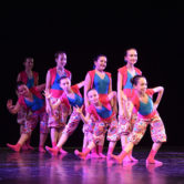 CHÓROS - SAGGIO FINALE


"TRITTICO"

"Le Quattro Stagioni"

"Incursioni Contemporanee"

Suite da "Lo Schiaccianoci"


Dance School:
Chóros

Teachers:
Marcella Azzali • Direzione Artistica, Danza Classica
Laura Merli • Propedeutica, Danza Classica
Alessandro Calvani • Repertorio, Passo a Due
Brenno Simonetti • Danza di Carattere
Andrea Colli • Danza Contemporanea
Camilla Peretti • Danza Contemporanea

Staff:
Erminio Cella • Pianoforte
Helge Diekmann • Amministrazione
Anna Scauro Segreteria


Location:
Teatro Comunale Carlo Rossi
Piazza del Popolo, 15
26841 Casalpusterlengo (LO)