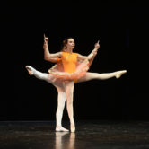 CHÓROS - SAGGIO FINALE


"TRITTICO"

"Le Quattro Stagioni"

"Incursioni Contemporanee"

Suite da "Lo Schiaccianoci"


Dance School:
Chóros

Teachers:
Marcella Azzali • Direzione Artistica, Danza Classica
Laura Merli • Propedeutica, Danza Classica
Alessandro Calvani • Repertorio, Passo a Due
Brenno Simonetti • Danza di Carattere
Andrea Colli • Danza Contemporanea
Camilla Peretti • Danza Contemporanea

Staff:
Erminio Cella • Pianoforte
Helge Diekmann • Amministrazione
Anna Scauro Segreteria


Location:
Teatro Comunale Carlo Rossi
Piazza del Popolo, 15
26841 Casalpusterlengo (LO)